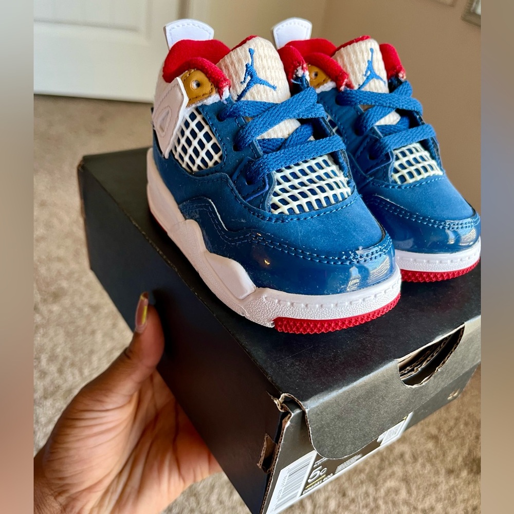 Jordan 4 Retro “Messy Room”